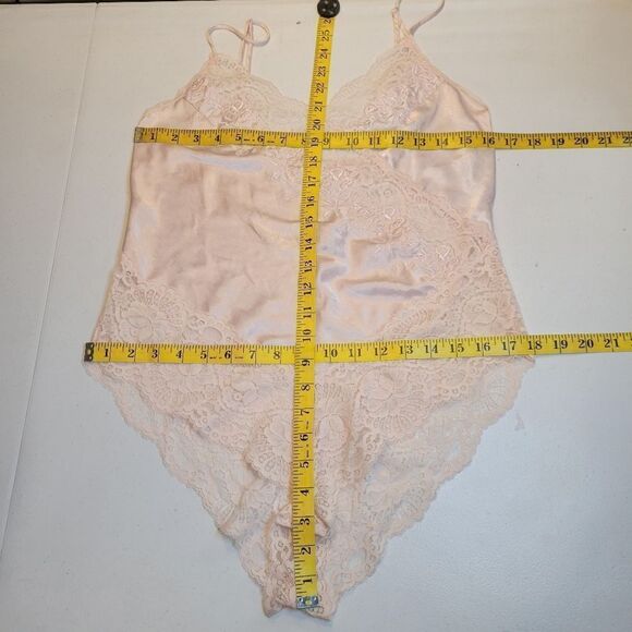 Jewels Vintage Light Pink Lace Bodysuit Teddy Negligee Coquettegirl Small - Picture 7 of 10